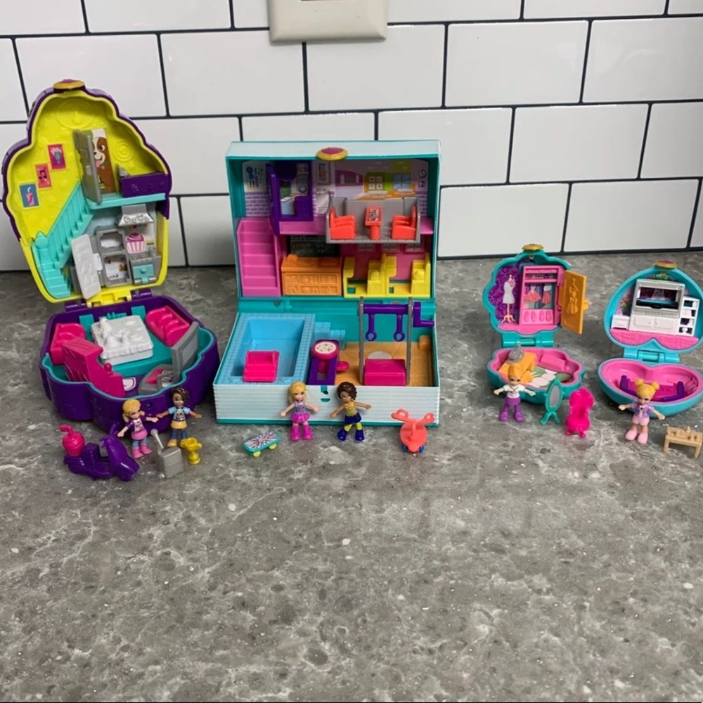 Polly pockets
